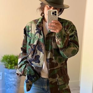 Military issued men’s small camo utility jacket